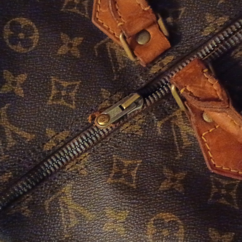 LV MONOGRAM SPEEDY 40. As Is. Authentic. Sales are final. LV Dustbag included - Picture 5 of 9